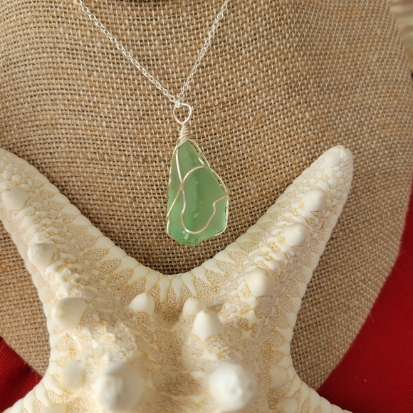 Seafoam green sea glass pendant on a 20" necklace NEW - Picture 3 of 3